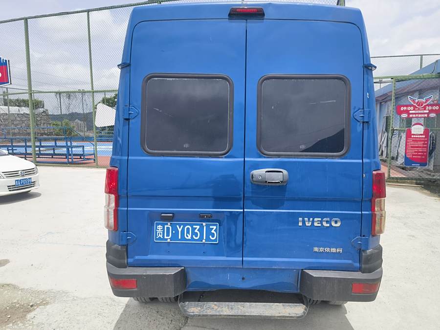 iveco-deyi-2020-2-5t-a35-passenger-car-dual-tire-mid-roof-5-9-seats-national-vi-226651-12