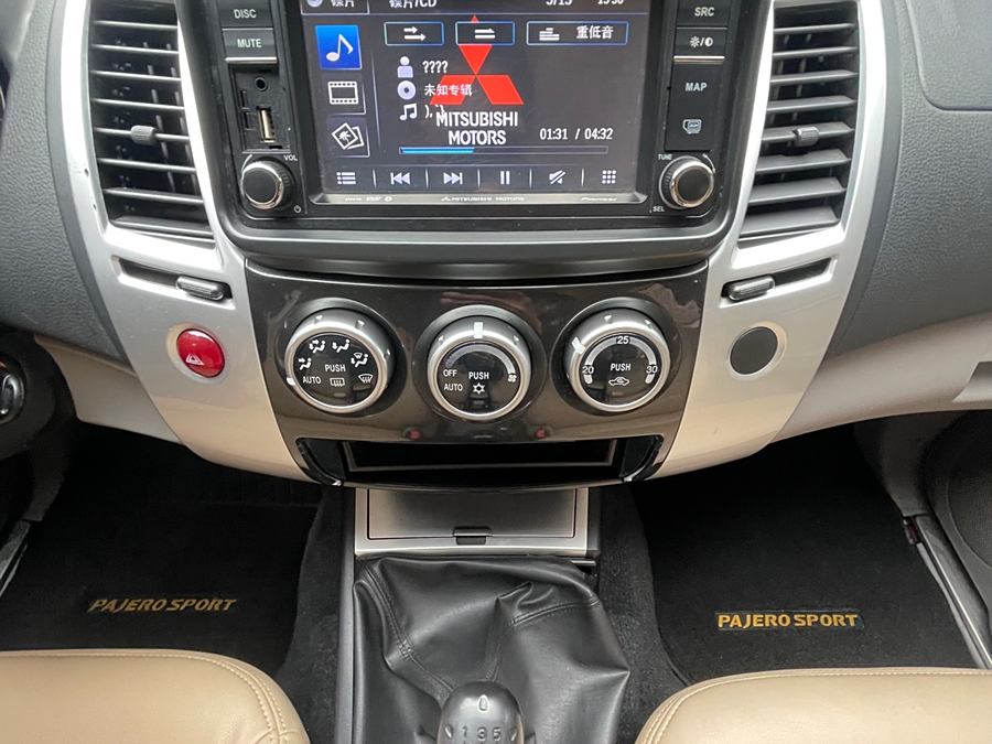 pajero-sport-2013-model-2-4l-manual-two-wheel-drive-comfort-edition-102142-14