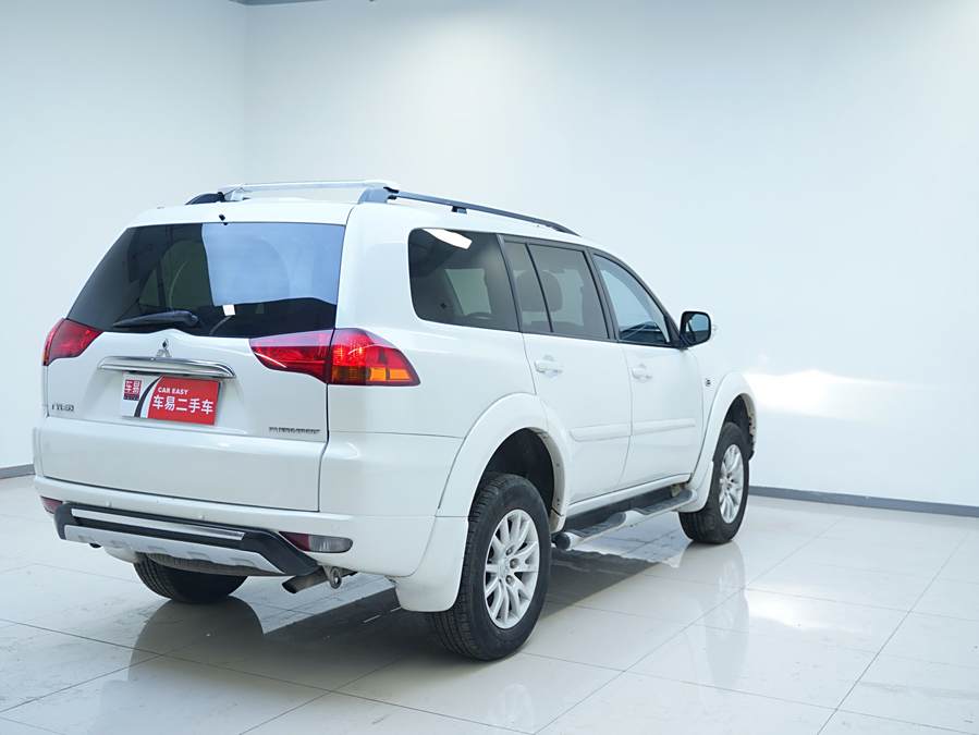 pajero-sport-2013-model-3-0l-automatic-two-wheel-drive-luxury-version-3-106864-8