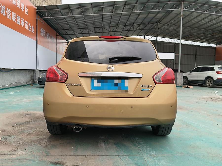 qashqai-tiida-2011-model-1-6l-manual-comfort-type-94428-16