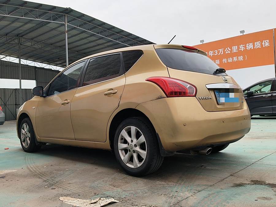 qashqai-tiida-2011-model-1-6l-manual-comfort-type-94428-17