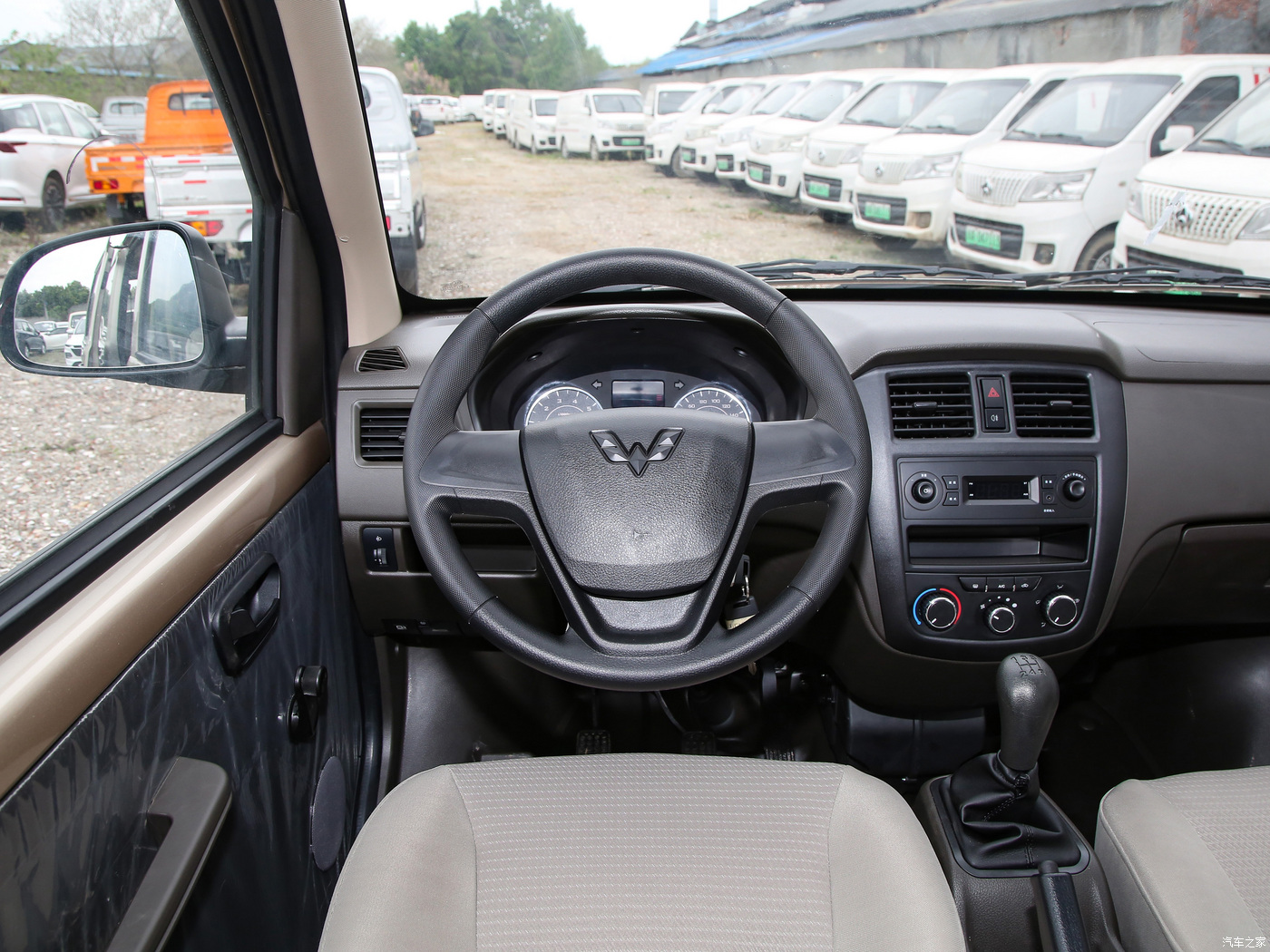 wuling-rongguang-s-2022-1-2l-basic-model-with-windows-2-seats-lsi-156726-12