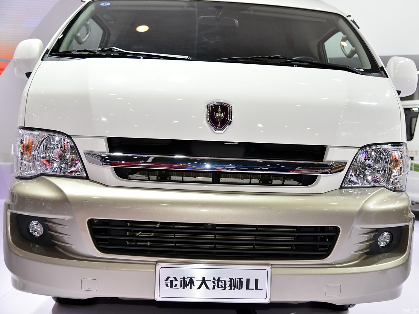 gold-cup-sea-lion-2016-2-2l-hiace-w-express-blind-window-edition-272206-30