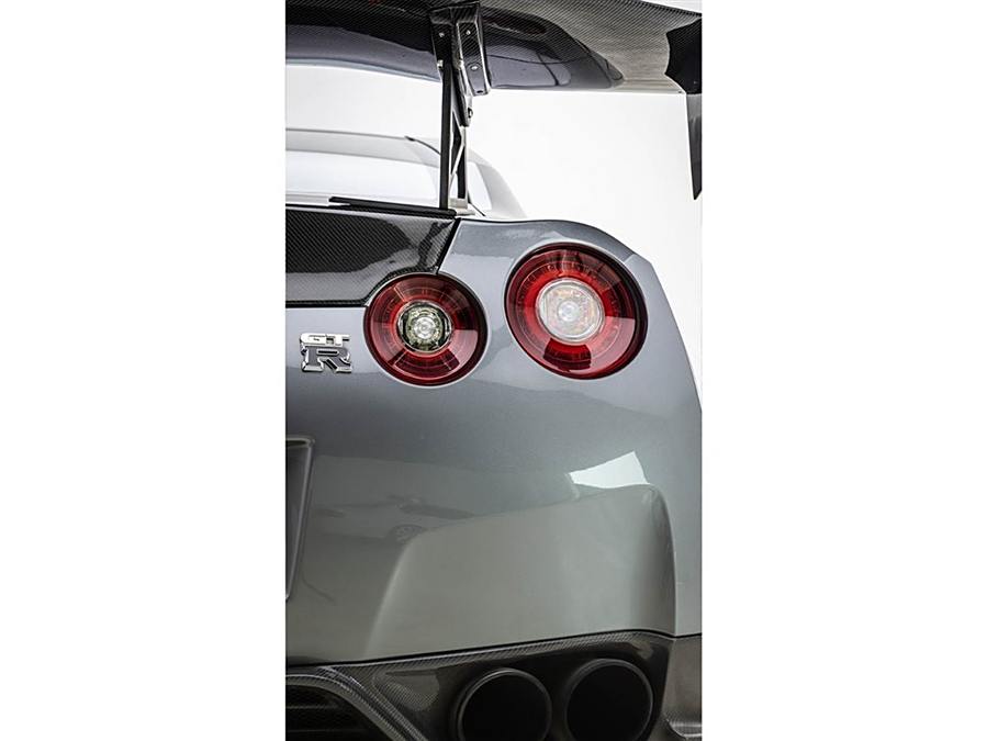 nissan-gt-r-2010-3-8t-premium-edition-240874-7