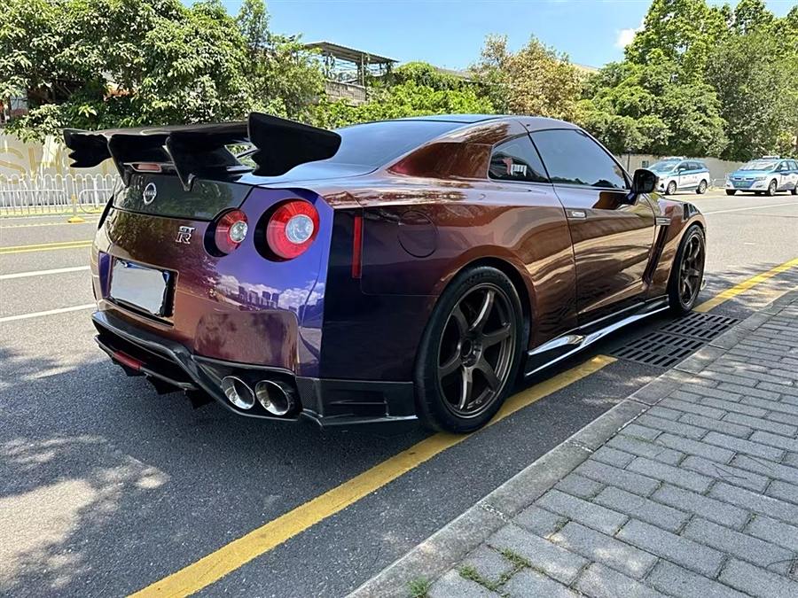 nissan-gt-r-2010-3-8t-premium-edition-3-241097-9