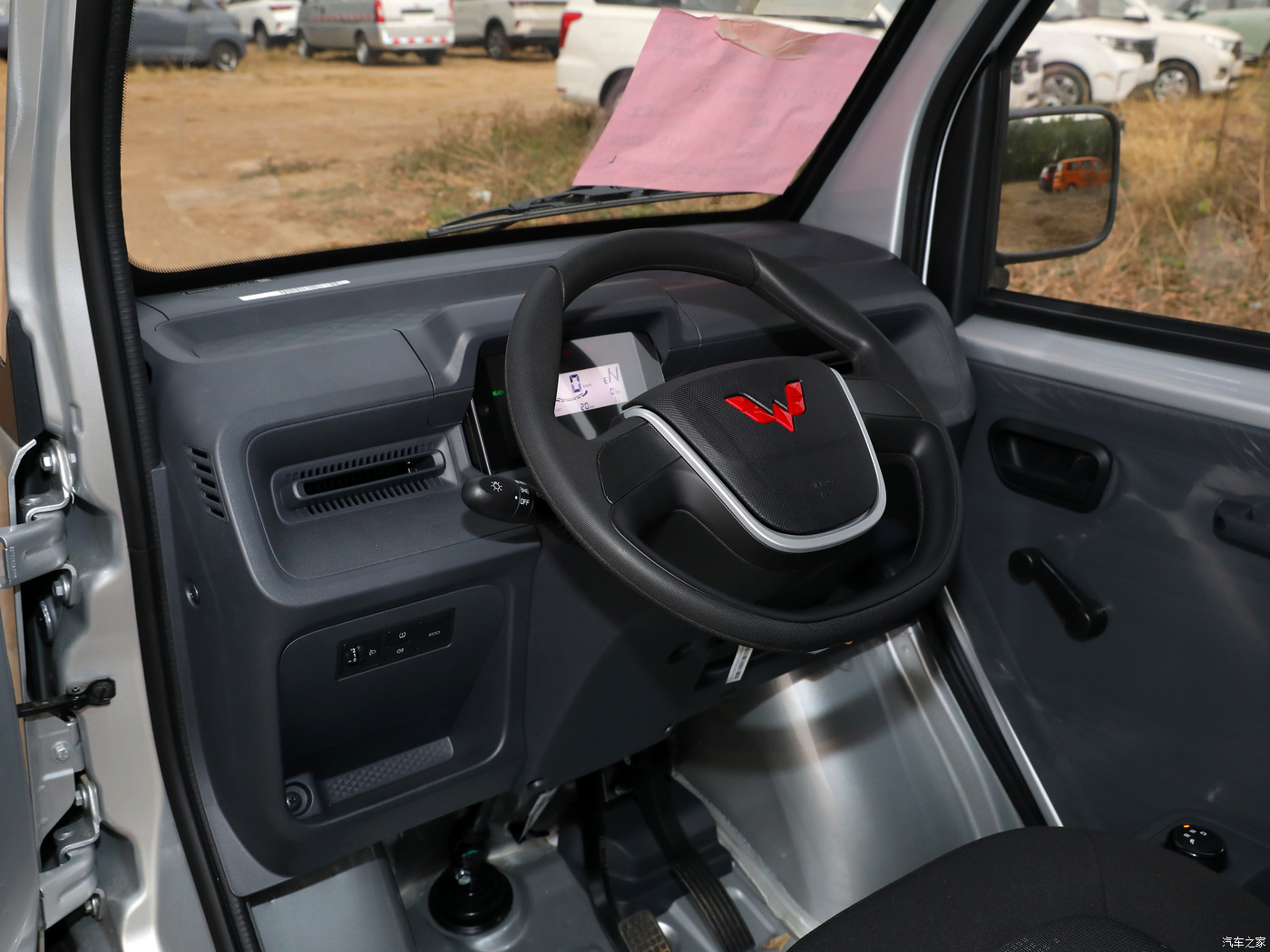 wuling-e10-2023-comfort-model-413936-10