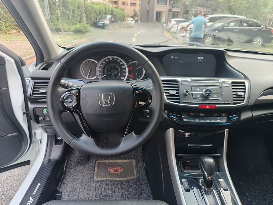 accord-2016-2-0l-elite-edition-2-644296-6