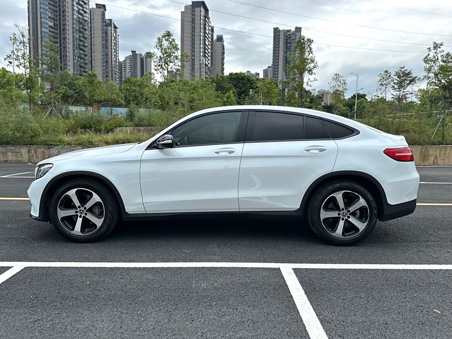 mercedes-benz-glc-coupe-2017-glc-200-4matic-coupe-suv-679447-6