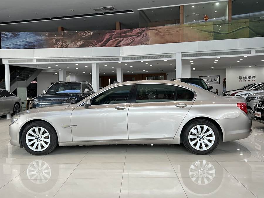 bmw-7-series-2009-740li-luxury-model-3-722087-13