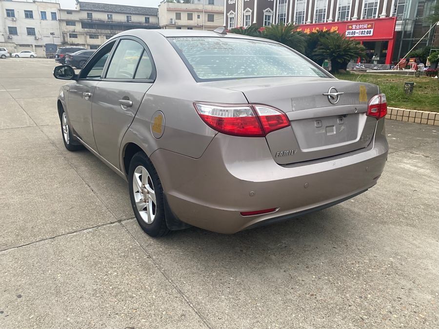 familia-2013-sedan-1-6l-manual-champion-edition-2-723595-8