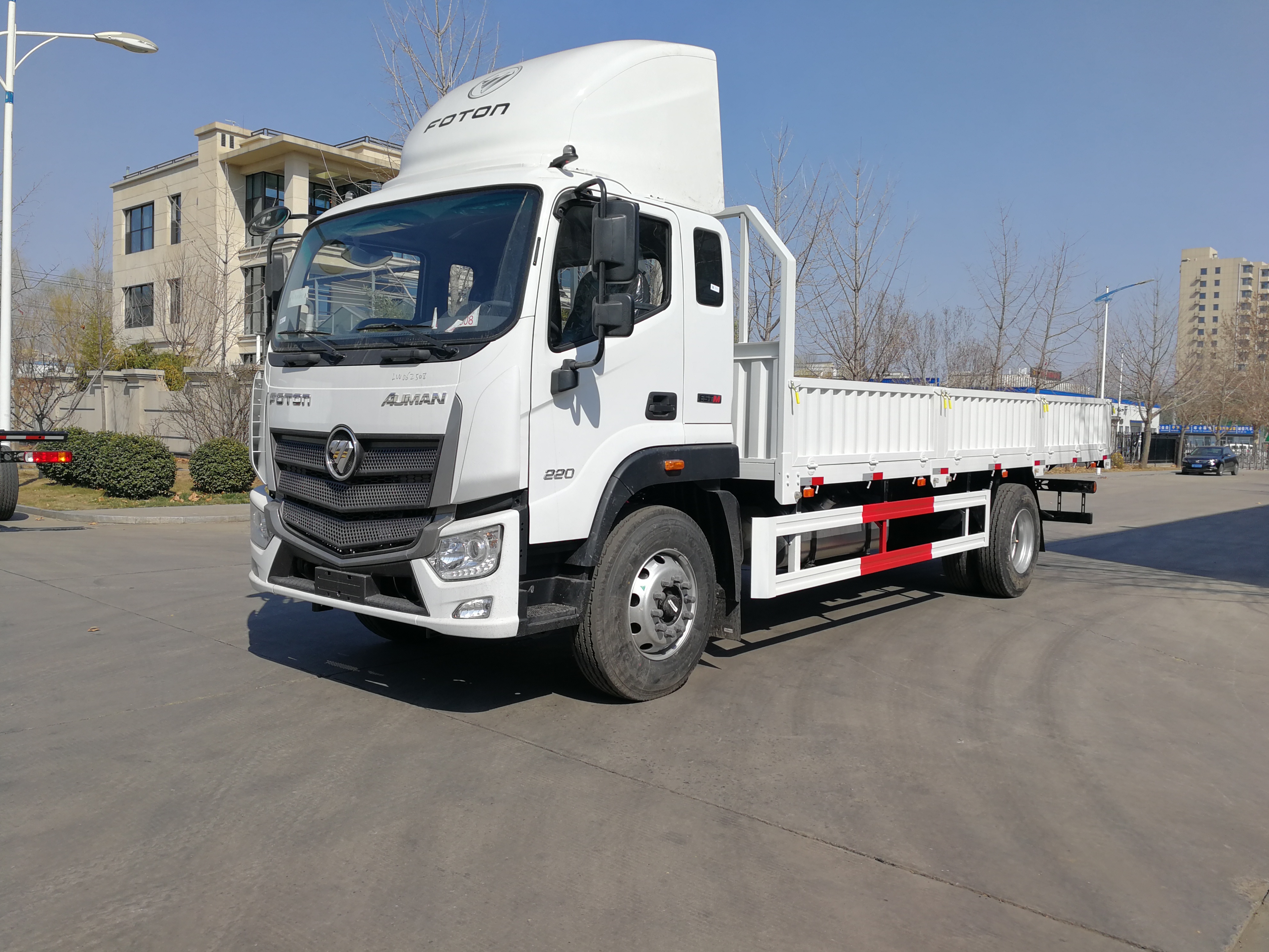 EST-M Medium-Duty Cargo Truck - Flatbed - Wheelbase 5750